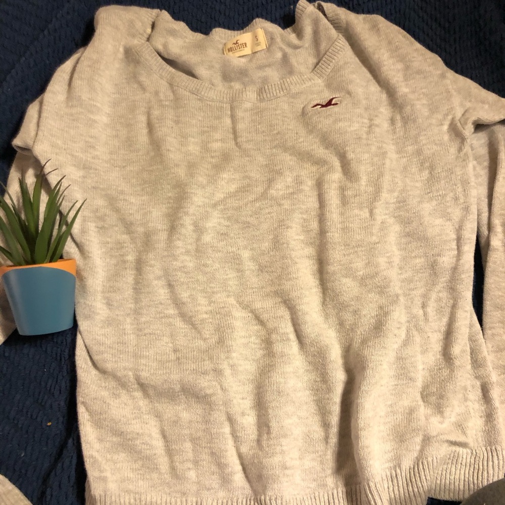 HOLLISTER GREY SWEATER